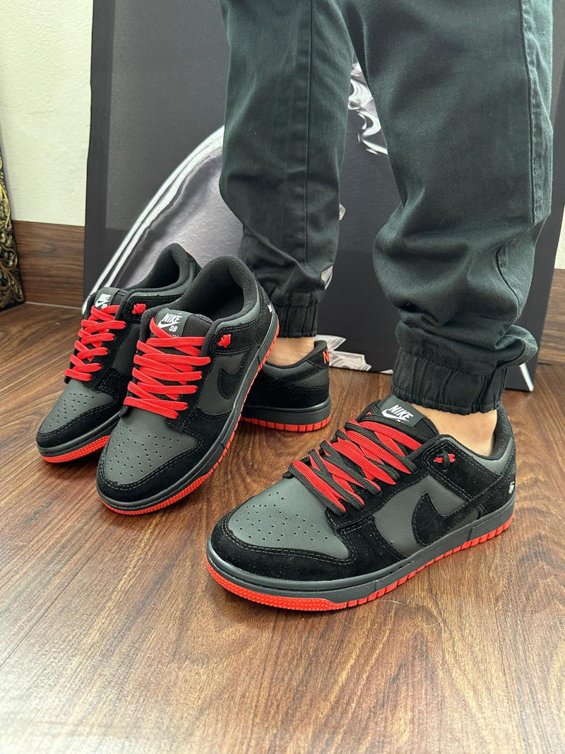 Dunk Low Black Pigeon